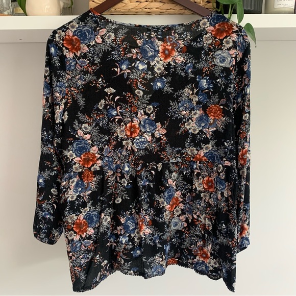 • [American Eagle] Keyhole Blouse • - Picture 12 of 13